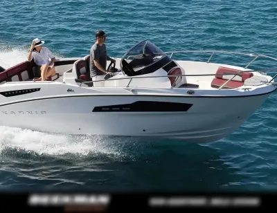 open boot met twee personen