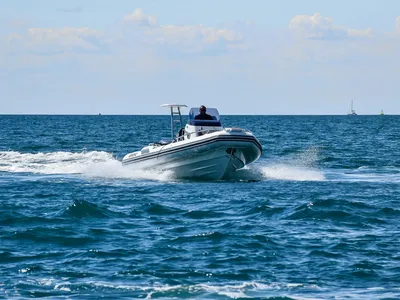 RIB-boot op open zee