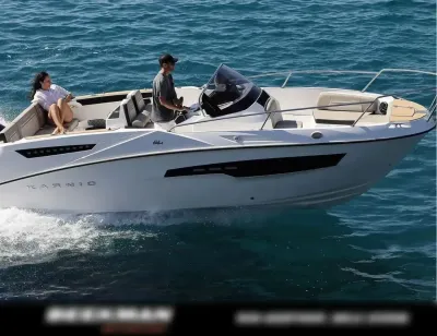 dagboot op open zee met twee personen