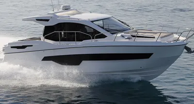 motorjacht op open water