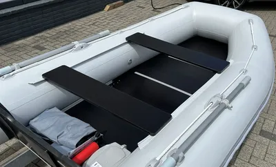 opblaasbare boot op trailer