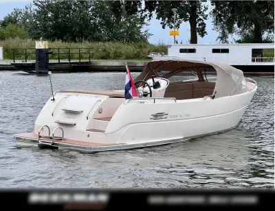 sloep op rustig water