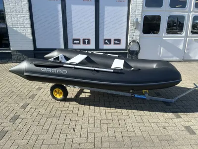 opblaasbare rib boot op trailer