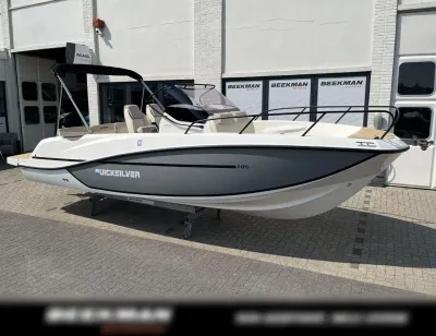 consoleboot op trailer bij dealer
