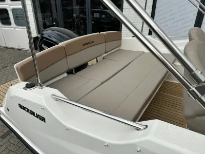 achterbank en kuip van een motorboot