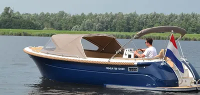 boot op water met bestuurder