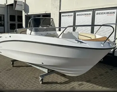centerconsole boot op trailer buiten
