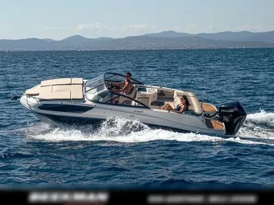 speedboot op zee met passagiers