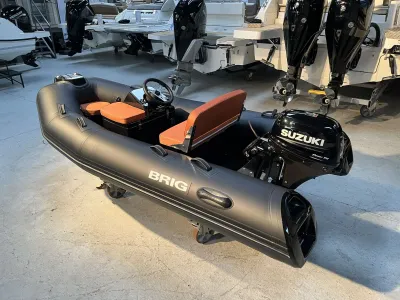 Opblaasbare RIB tender in showroom