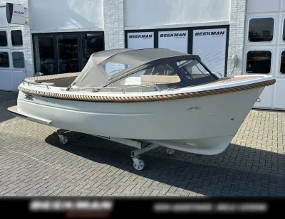 tender bij watersportshowroom