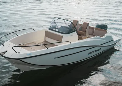 motorboot op het water