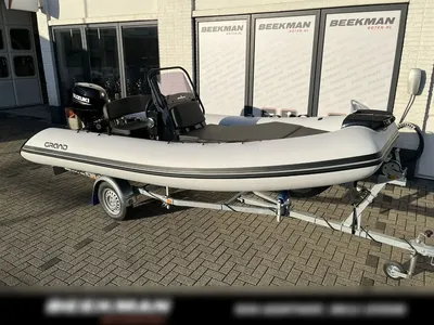 RIB op trailer voor showroom