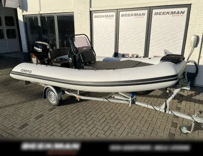 RIB op trailer voor showroom