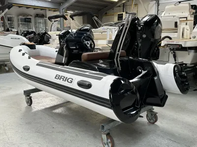 RIB in binnenshowroom
