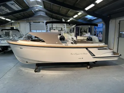 witte tender in showroom