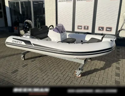 opblaasbare ribboot op steunen