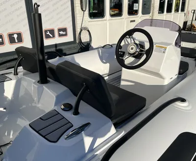 console en zitgedeelte van een RIB