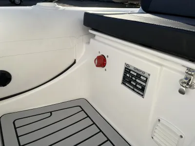bootinterieur detail met kussen