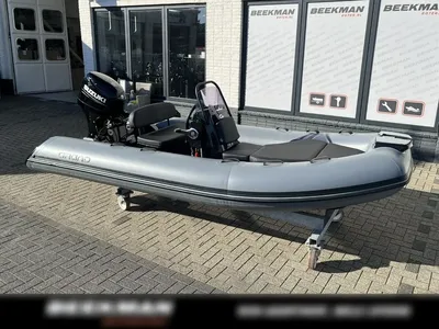 opblaasbare rib op buitenterrein