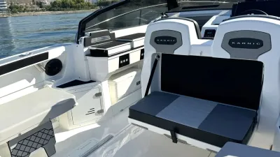 kuip met zitplaatsen en opbergruimte