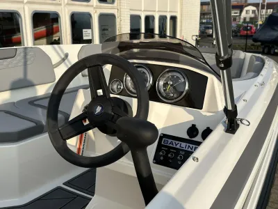 stuurstand en dashboard van boot