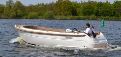 motorboot op open water