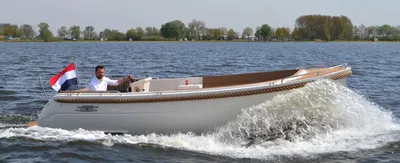 motorboot op open water