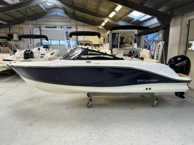 boot in binnenshowroom