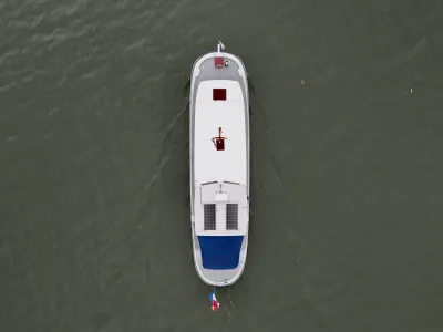 bovenaanzicht van boot op water