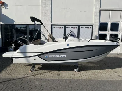 consoleboot buiten bij verkooploods