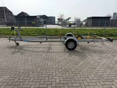 boottrailer op parkeerplaats