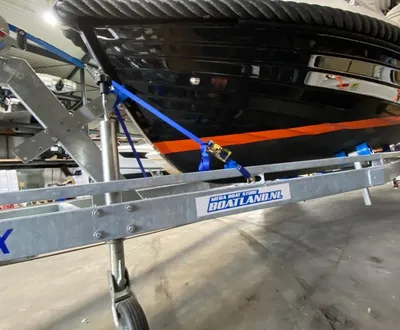 boot op trailer in opslagruimte