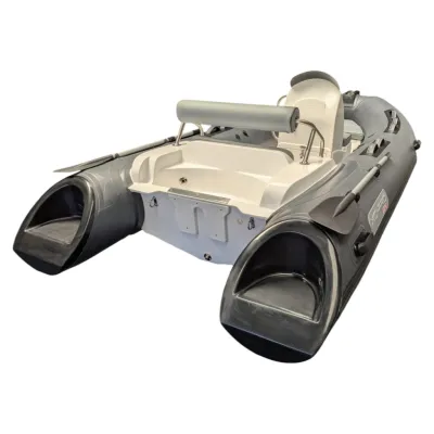 RIB-boot op witte achtergrond