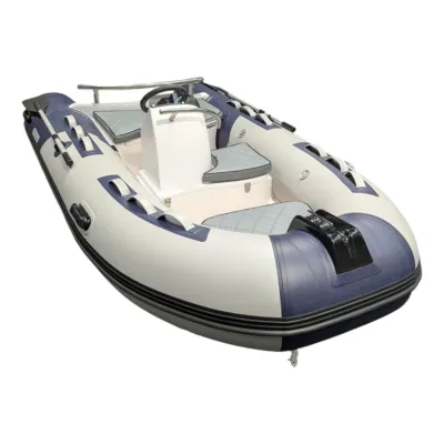 opblaasbare rib-boot op witte achtergrond