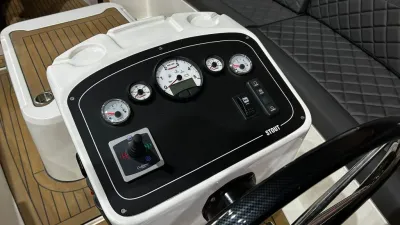 stuurconsole en instrumenten van sloep