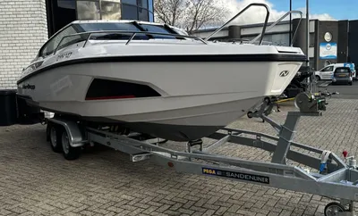 boot op trailer op parkeerplaats