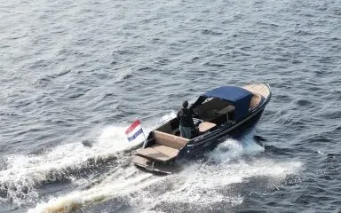 motorboot op open water