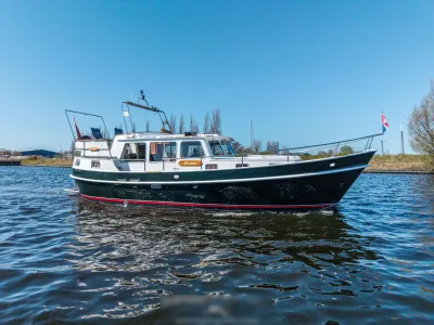 motorjacht op open water