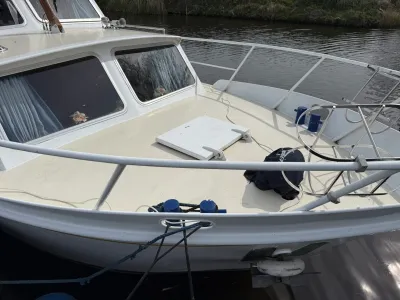 voordek en boeg van motorjacht