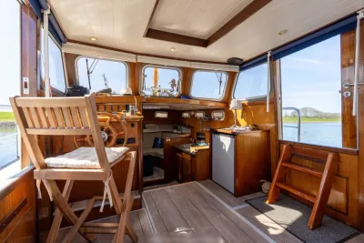 interieur stuurhut van motorjacht