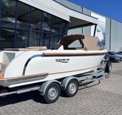 tender op trailer bij bedrijfsgebouw