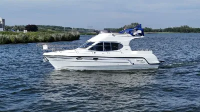 wit sportcruiser op open water