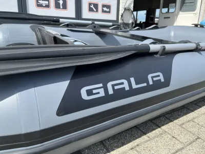 gedeelte van opblaasboot zijkant