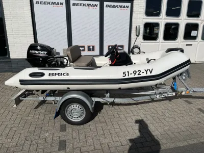 RIB op trailer voor showroom