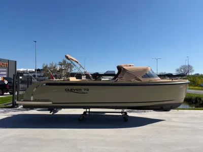 tender op bok bij showroom