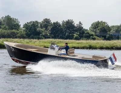 open tender boot op het water