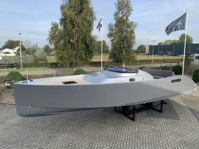 sportcruiser op bok in buitenopstelling