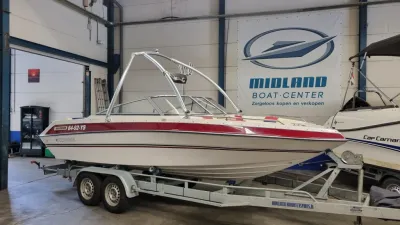 boot op trailer in binnenhal