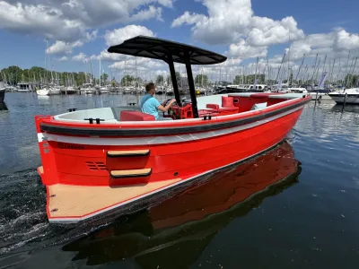 rode open console boot in jachthaven