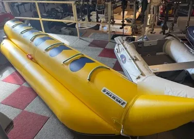 gele opblaasbare banaan voor 6 personen